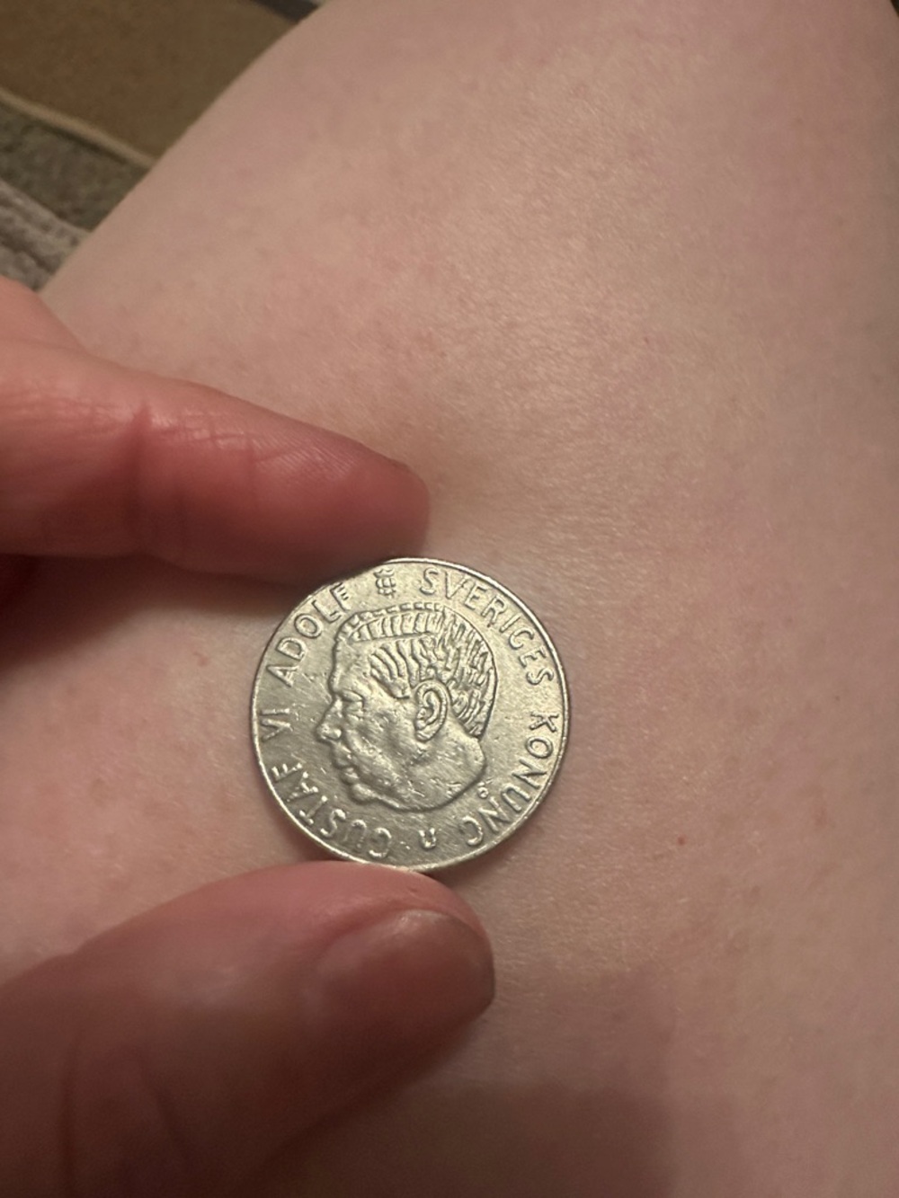 Unbranded Silver-Tone Wearable Coin Accessory